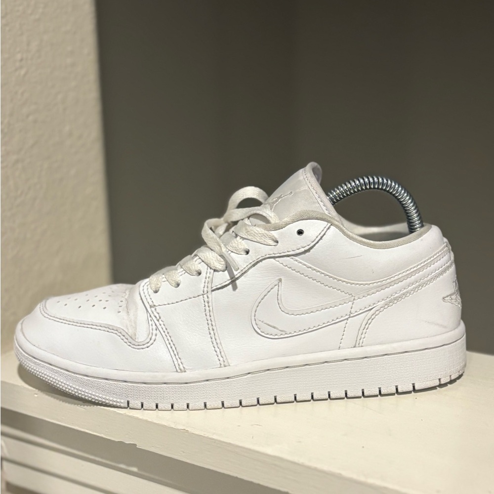 Nike Air Jordan 1 Low Triple White Women Size 8 DV0990-111 - Picture 7 of 11